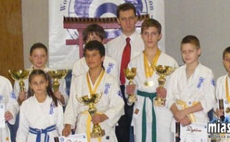 Karate: Zawodnicy z Myślenic zdobyli 7 medali