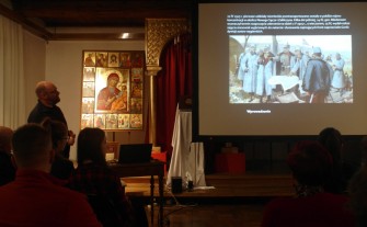 Wykłady i dyskusje na temat historii w Domu Greckim