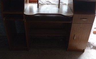 Duże porządne biurko