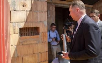 Jawornik, Stróża. Minister edukacji Przemysław Czarnek wizytuje place budowy