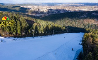 Szukasz idealnego miejsca na zimowy relaks z rodziną? Sport Arena Myślenice to stacja narciarska na Górze Chełm i rodzinny kompleks na Zarabiu!