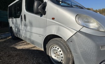 Renault trafic 2.0 benzyna 9 osobowy