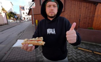 Myślenice. Książulo zrecenzował zapiekankę i pizzę z Lisiej Łapki. „Gdybym tu mieszkał, to pewnie czasami bym wpadał”