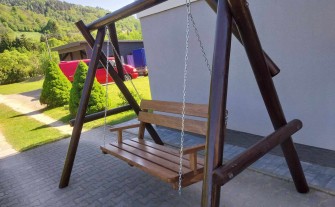 Huśtawka ogrodowa drewniana