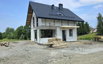 Dom na sprzedaż stan surowy otwarty.