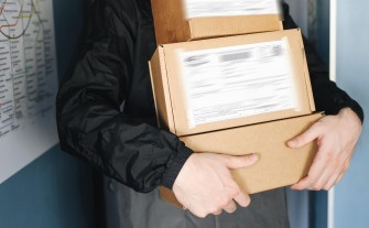 Policja ostrzega! Nie zamawiałeś - nie odbieraj. Do Myślenic docierają fałszywe przesyłki za pobraniem