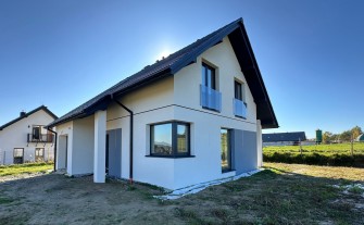 2 Domy w otoczeniu zieleni na 8-arowych działkach