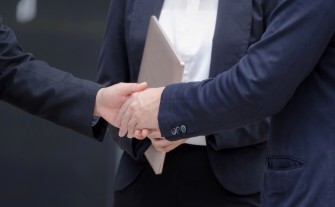 Sprzedaż udziałów w spółce z o.o. – jak przygotować spółkę do transakcji, aby zwiększyć jej wartość?