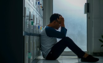 Wszywka alkoholowa a nawracające ciągi alkoholowe - kiedy potrzebna jest szersza ocena