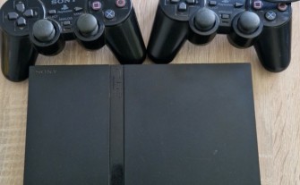 Konsola PlayStation 2 slim