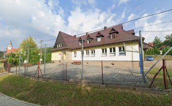 Zielone światło dla inwestycji przy szkole w Bęczarce. Radni zmienili plan