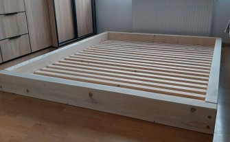Łóżka lite drewno lub płyta meblowa